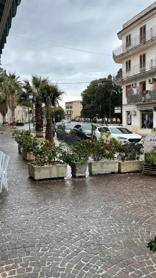 Casa Vacanze Antico Cortile Delle Palme Villagrazia Di Carini Exterior foto