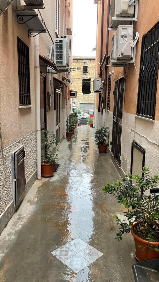 Casa Vacanze Antico Cortile Delle Palme Villagrazia Di Carini Exterior foto