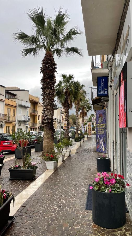 Casa Vacanze Antico Cortile Delle Palme Villagrazia Di Carini Exterior foto