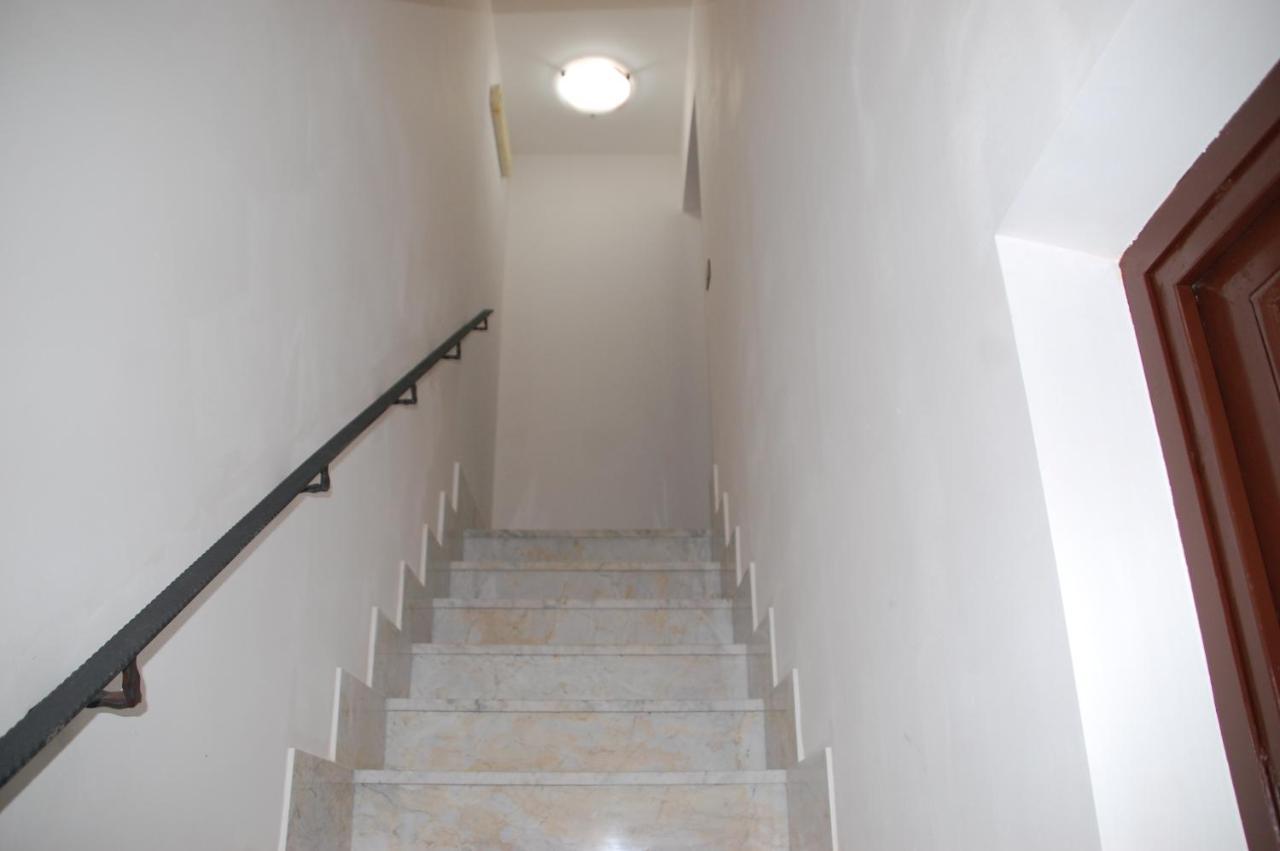 Casa Vacanze Antico Cortile Delle Palme Villagrazia Di Carini Exterior foto