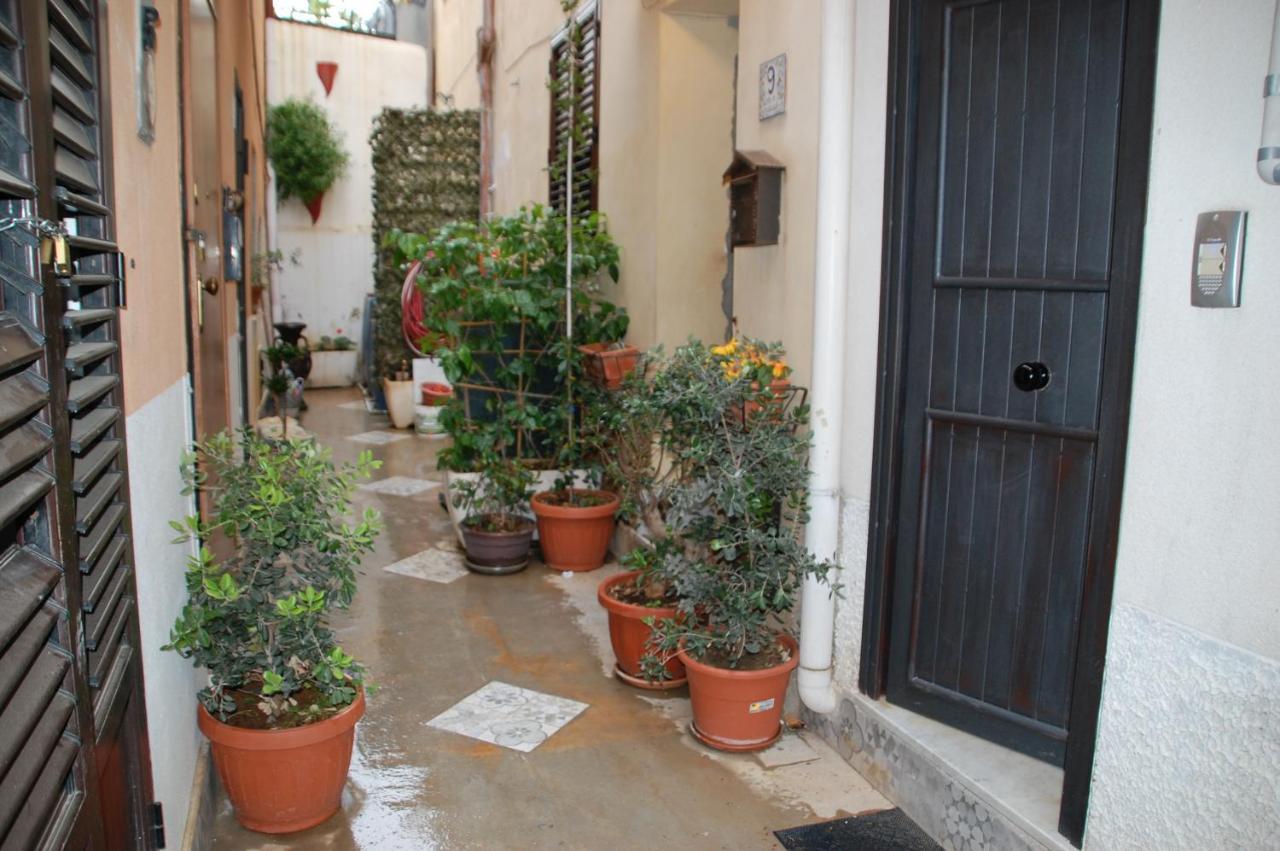 Casa Vacanze Antico Cortile Delle Palme Villagrazia Di Carini Exterior foto