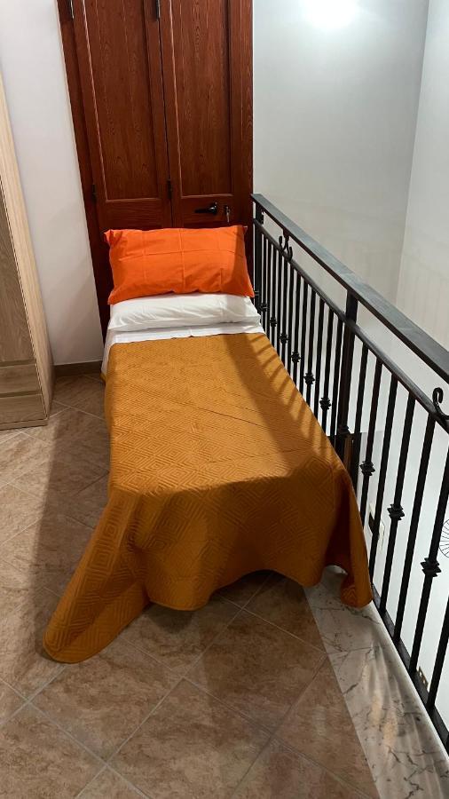Casa Vacanze Antico Cortile Delle Palme Villagrazia Di Carini Exterior foto